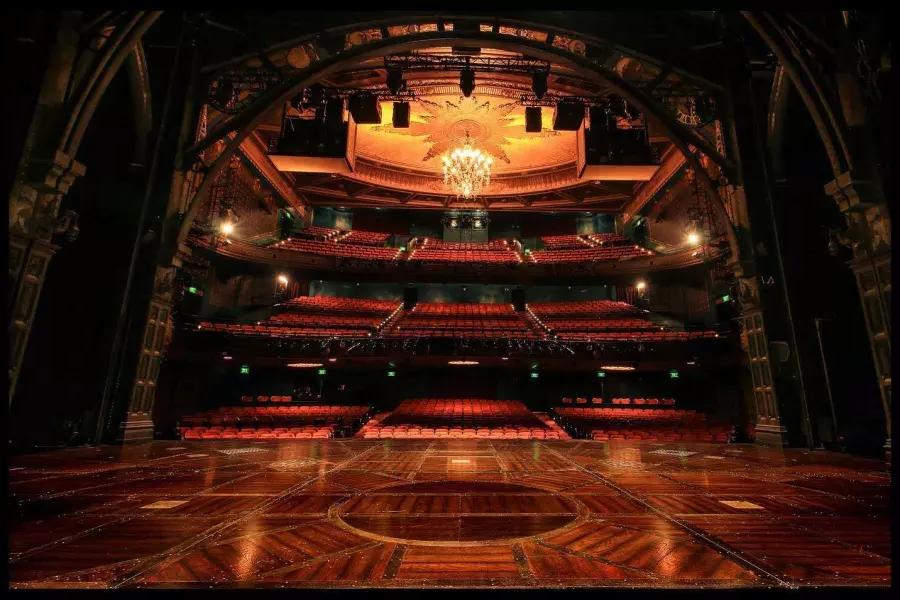 Interior del Teatro Curran visto desde el escenario. San Francisco, California.