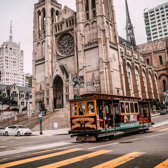 Cable Car going by Grace Cathedral
